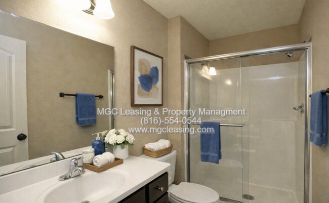 Building Photo - Eagle Creek Townhomes — Freshly Updated & Move-In Ready