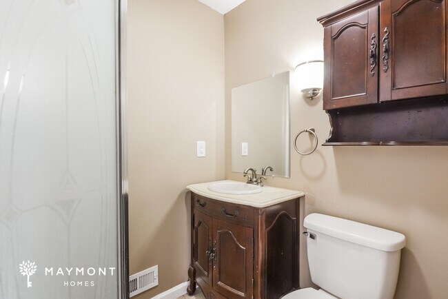 Building Photo - Spacious 4 Bedroom Home