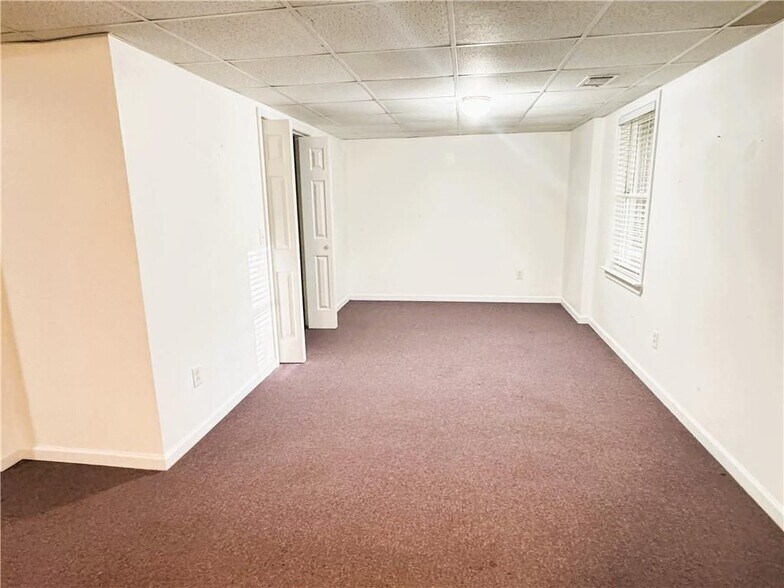 Building Photo - 2550 Wellsley Ln