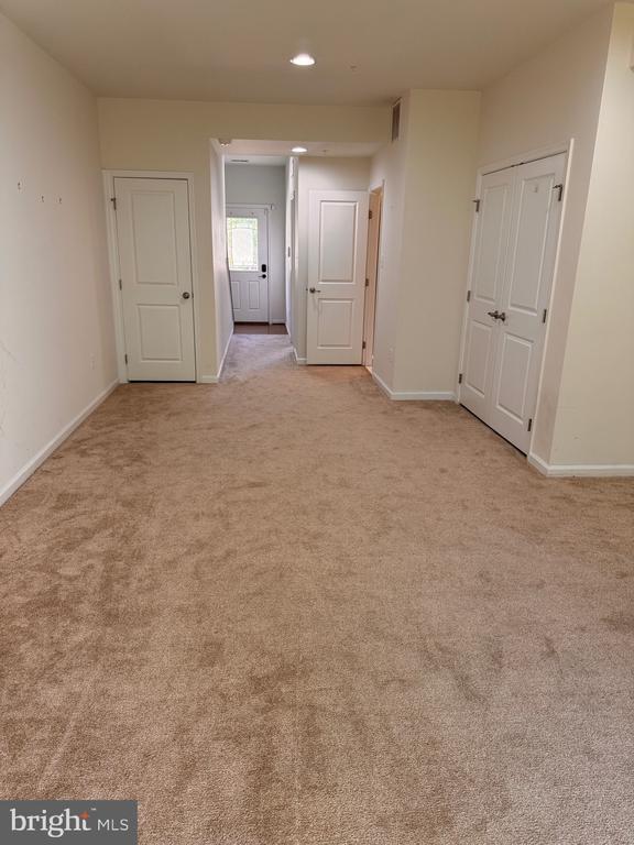 Building Photo - 624 Ravenwood Dr