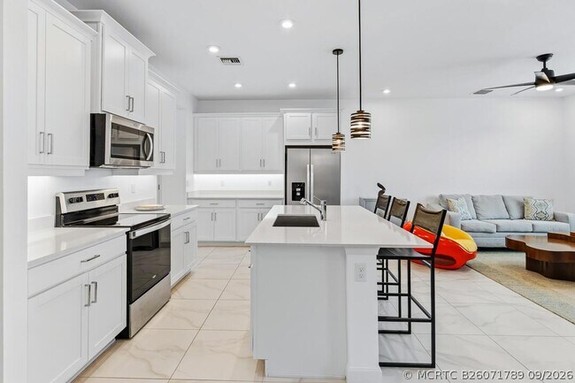 Building Photo - 14131 SW Thorens Dr