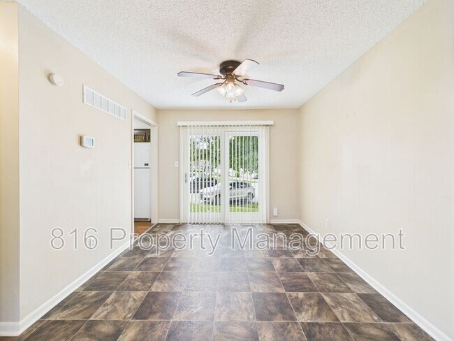 Building Photo - 164-168 SW Robin Rd