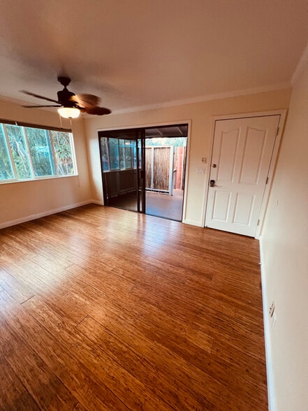 Building Photo - 293 Alaume St