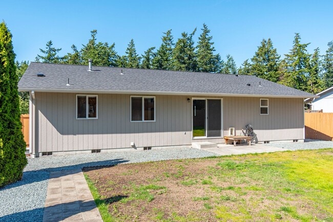 Building Photo - 3 Bed 2 Bath Home near Town