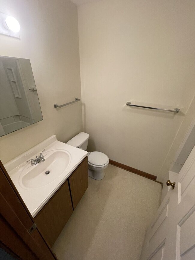 Building Photo - 1 Bedroom 1 Bathroom