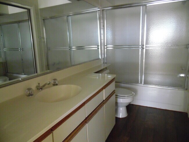 Building Photo - East - Townhome located in Gated Community