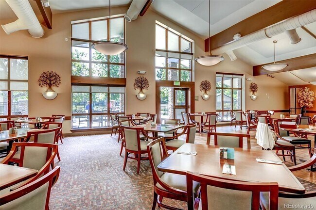 Building Photo - (55+) Newly Renovated 2br Condo in the Heather Gardens Community