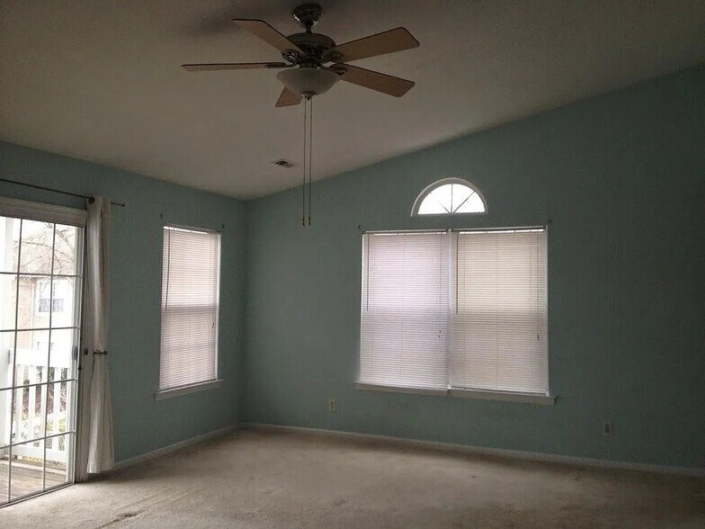 Building Photo - 18020 Beacon Hill Dr