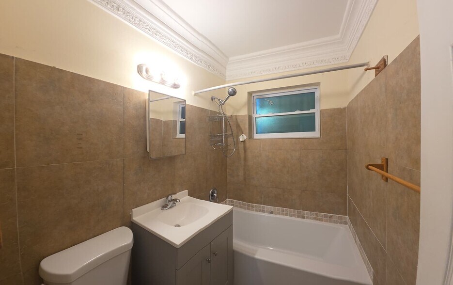 Building Photo - 1085 NW 133rd St