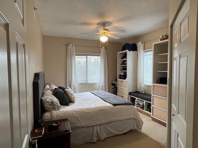 Building Photo - 3018 Alcazar Pl
