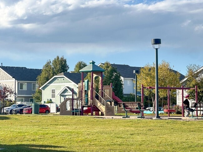 Building Photo - Move-in Incentive! TWO FREE WEEKS OF RENT