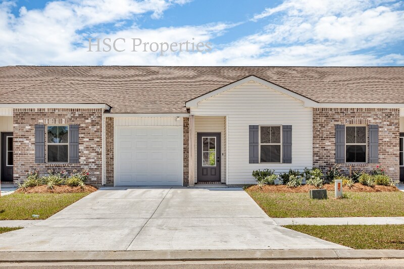 Primary Photo - 17441 Berkshire Dr