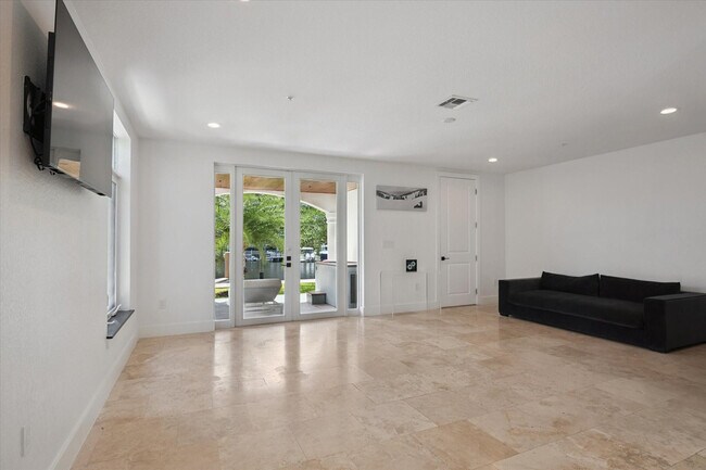 Building Photo - 55 Isle of Venice Dr