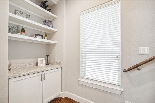 Building Photo - 829 Wakefield Dr