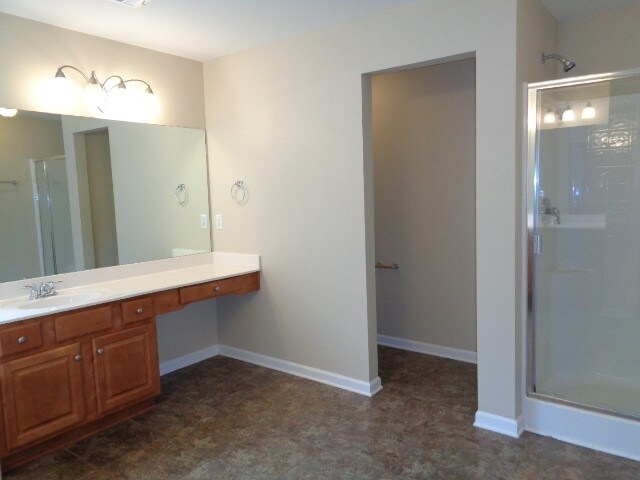 Building Photo - 319 Forest Bend Dr