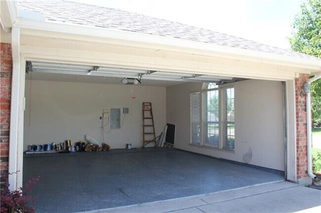 Building Photo - 1906 Eastfork Ln