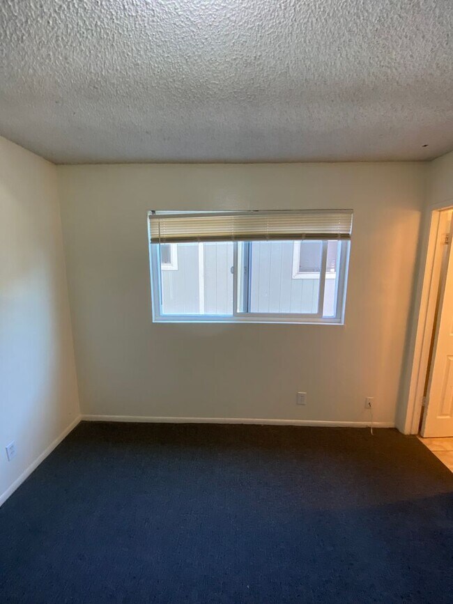Building Photo - 6679 Del Playa Dr