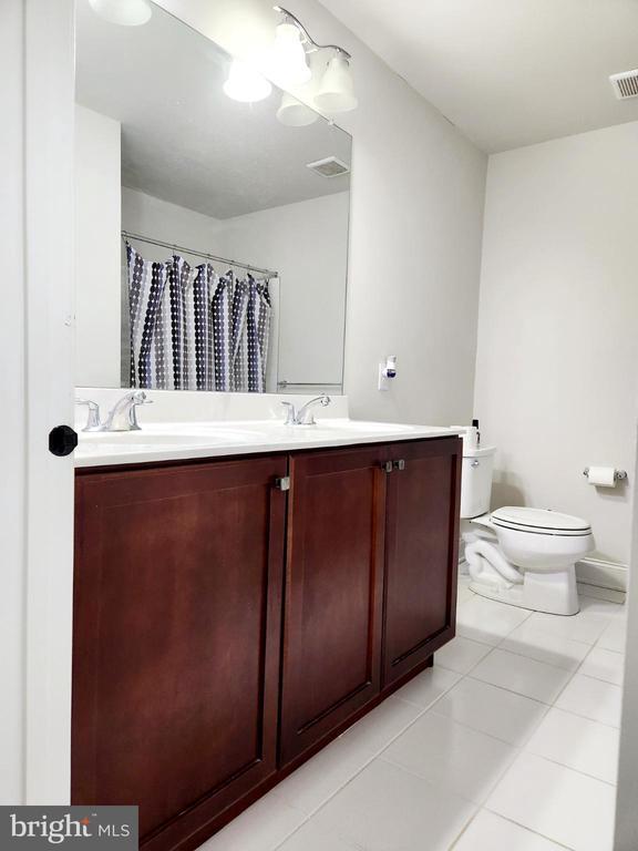 Building Photo - 12 Sassafras Ln