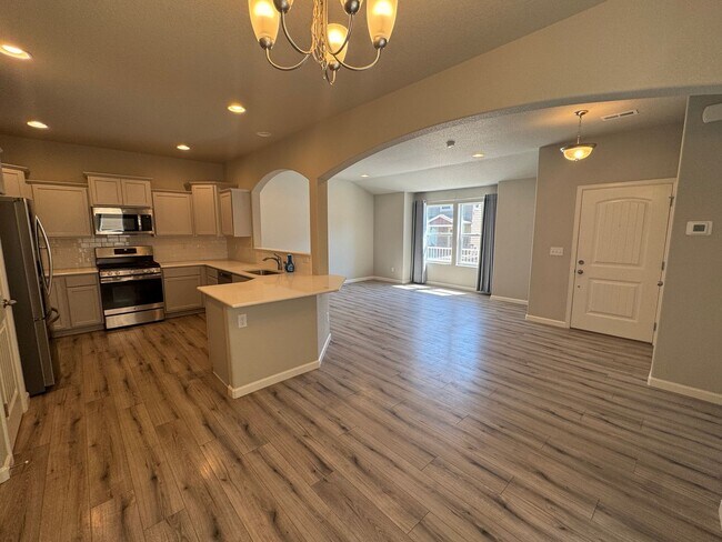 Building Photo - Newer and Spacious 3 Bedroom Townhome