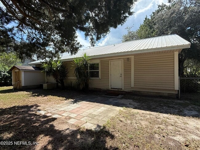 Building Photo - 215 Argonaut Rd