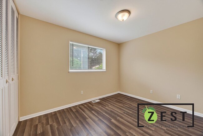 Building Photo - Cozy 3 bd Home in Excellent Area! Open House Sunday, August 9,2026 @ 2p-3p