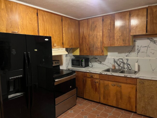 Building Photo - 1644 Chester St