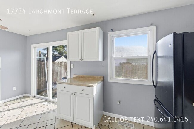 Building Photo - 17734 Larchmont Terrace