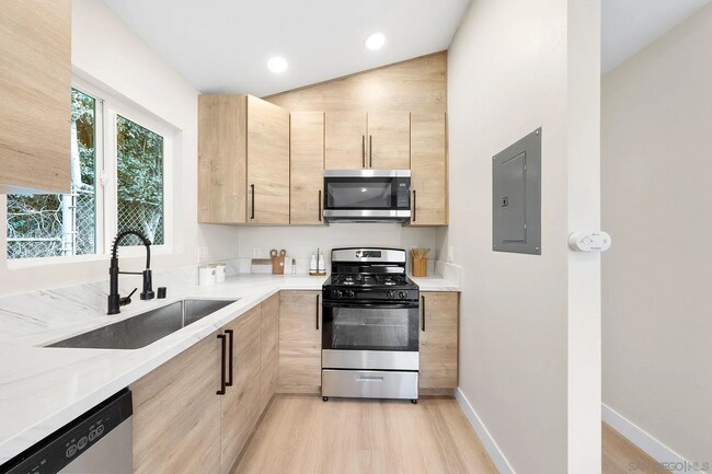 Building Photo - 5515 Lauretta St