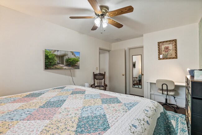 Building Photo - 6136 Hidden Cove