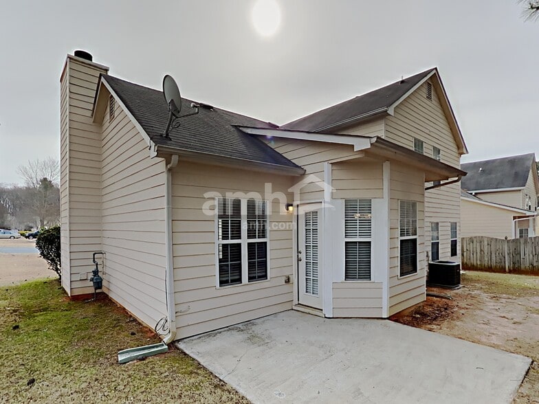 Building Photo - 4865 Lake Park Ln