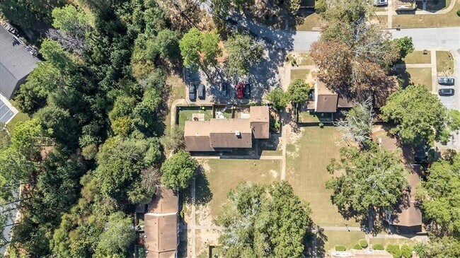 Building Photo - 2613 Stratford Ln