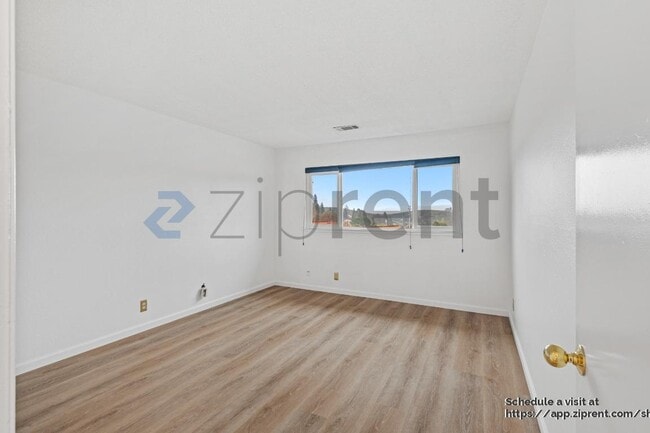 Building Photo - 60 Deerhaven Pl