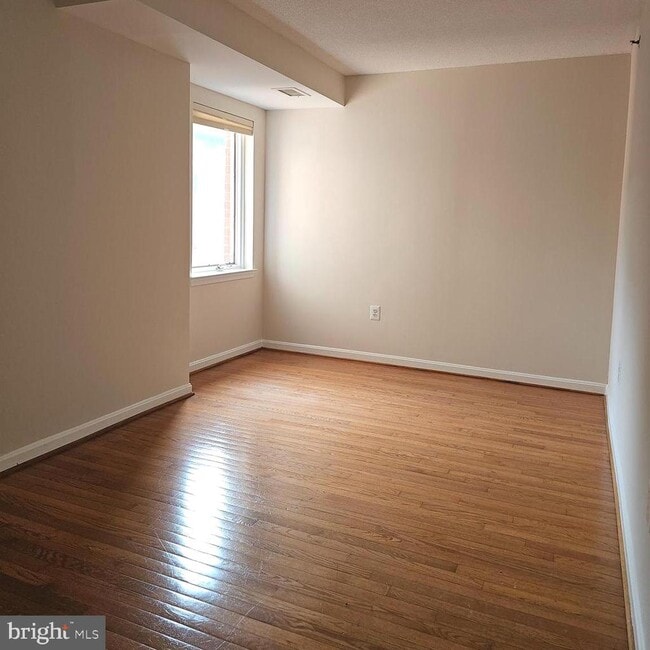 Building Photo - 505 E Braddock Rd