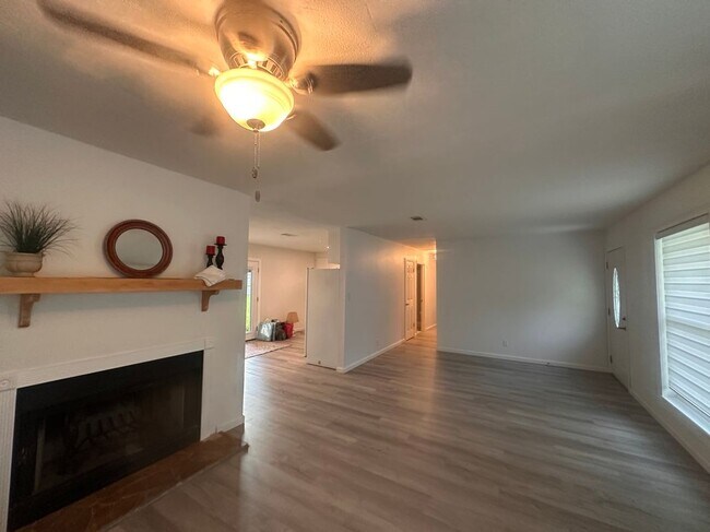 Building Photo - 8645 Kingfisher Ln