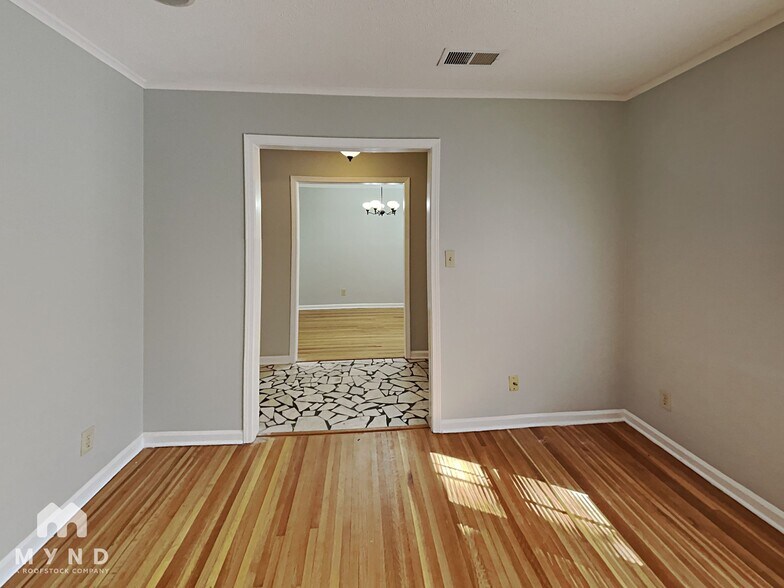 Building Photo - 561 McElroy Rd