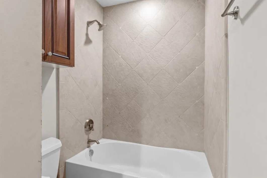 Building Photo - 5311 Lillian St