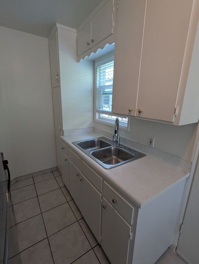 Building Photo - Single Story Duplex in San Diego; Trash Paid!