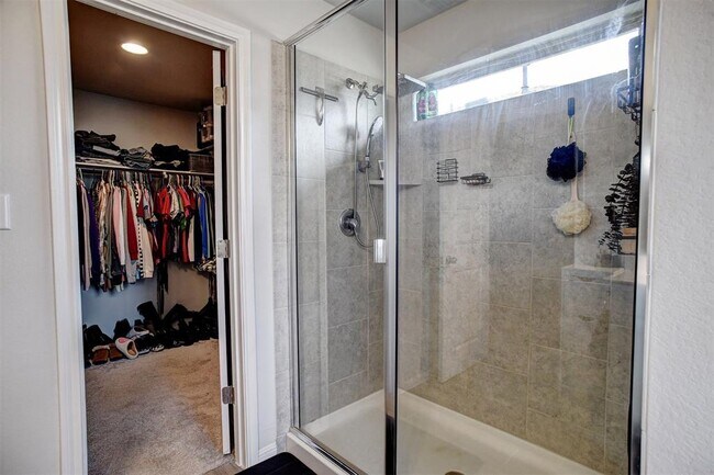 Building Photo - 205 Driftwood Ln