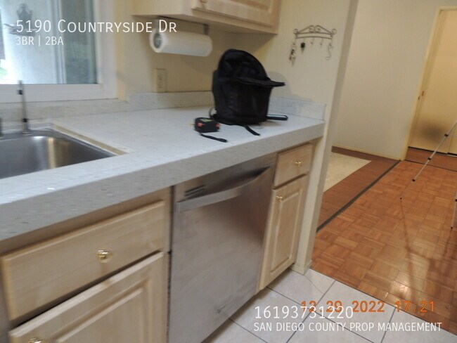 Building Photo - 5190 Countryside Dr