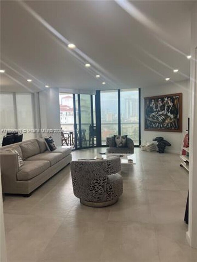 Building Photo - 20191 E Country Club Dr