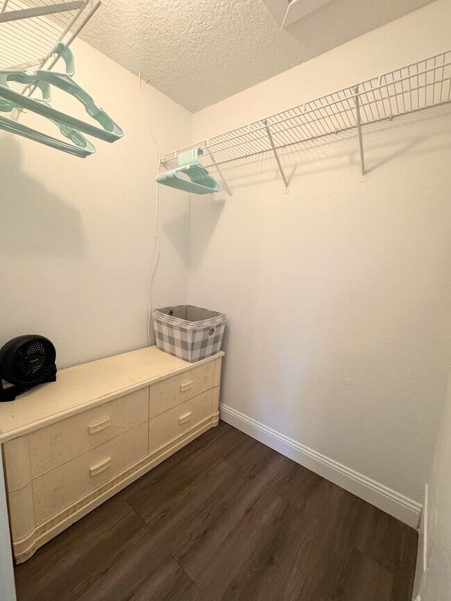 Building Photo - Welcome to Your Dream Home in the Heart of Largo!