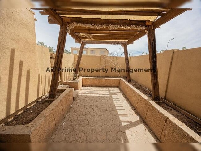 Building Photo - 4615 E Jones Ave