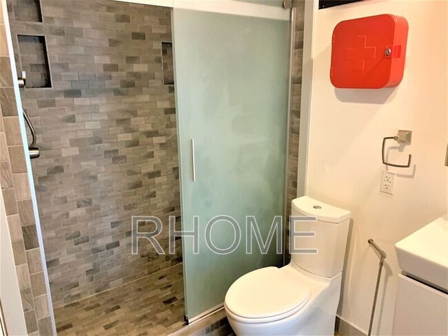 Building Photo - 230 E Broadway