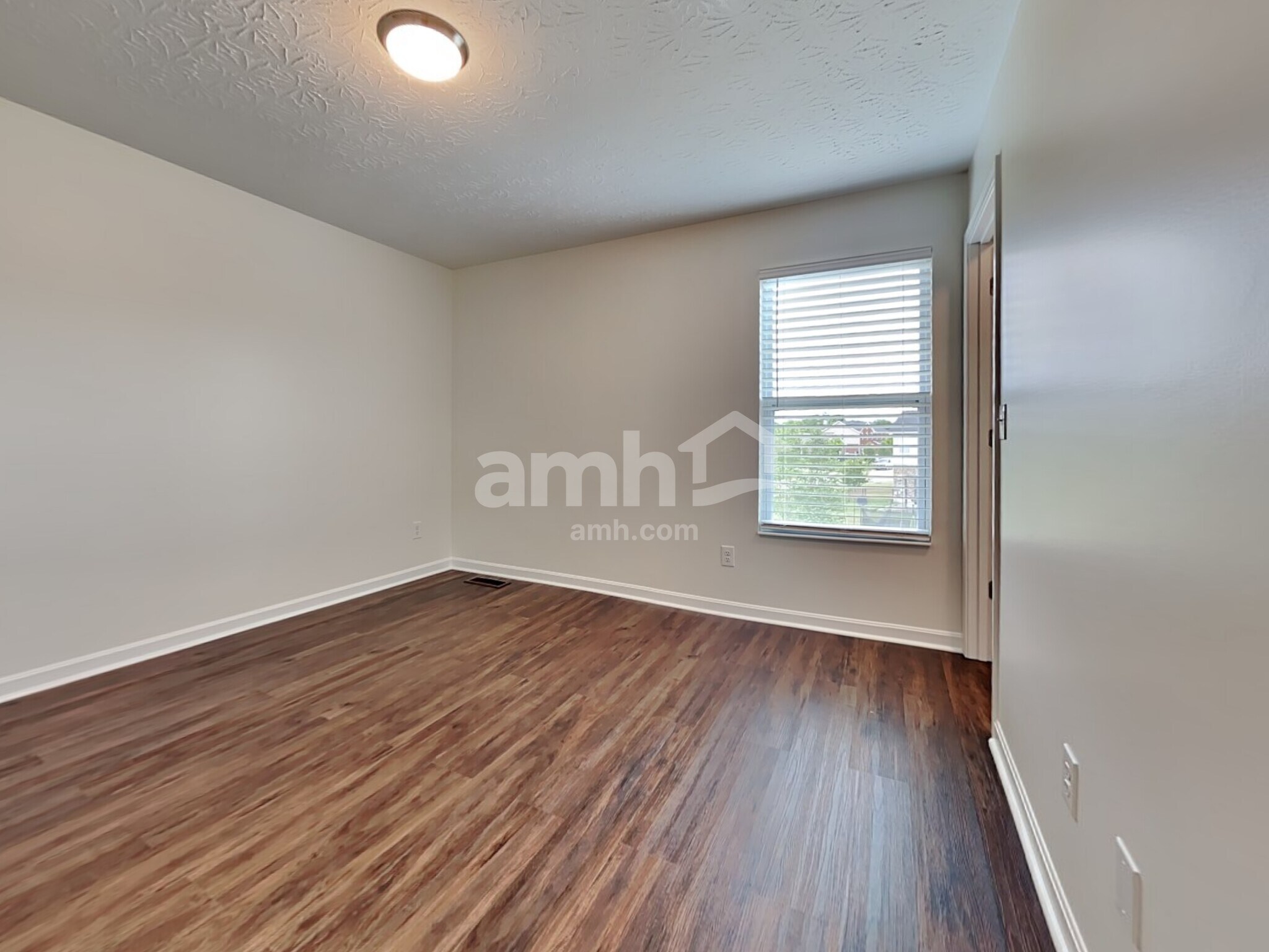 Building Photo - 3260 Blue Springs Dr