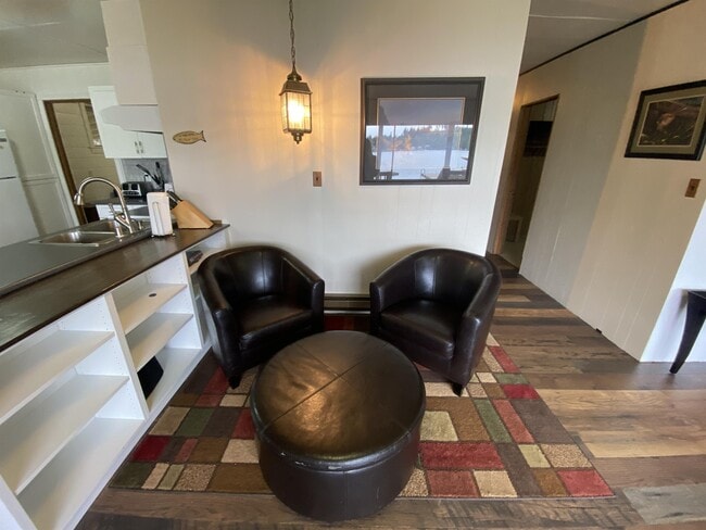 Building Photo - 31 SW Lake Roesiger Rd