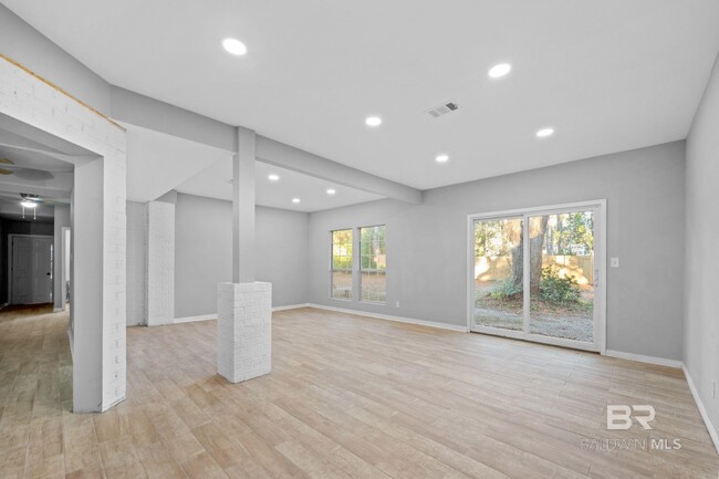 Building Photo - 18618 Twin Beech Rd S