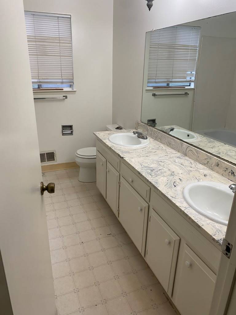 Building Photo - 10163 Riedel Pl