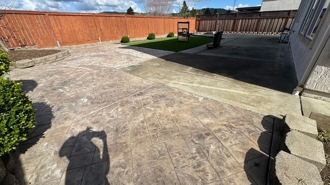 Building Photo - AVAILABLE! OPEN HOUSE Friday 2/26/26 at 5:30-6:30 pm