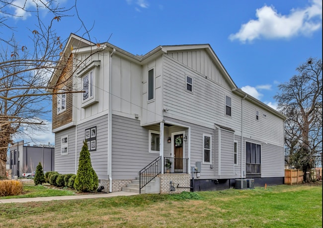 Building Photo - 1807 14th Ave N
