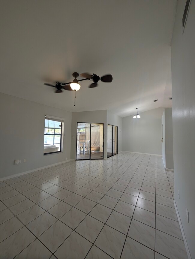 Building Photo - 2711 San Remo Cir